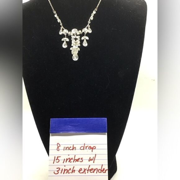 Statement Necklace Silver toned and clear stone (glass?) - Picture 2 of 6